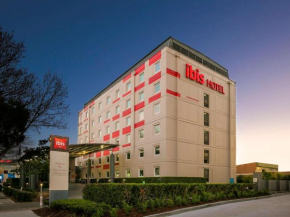 Отель ibis Sydney Airport  Сидней